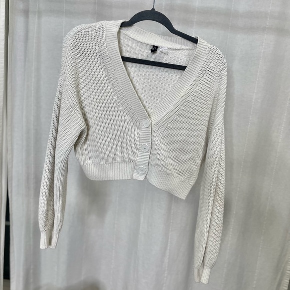 White - Picture 4 of 4